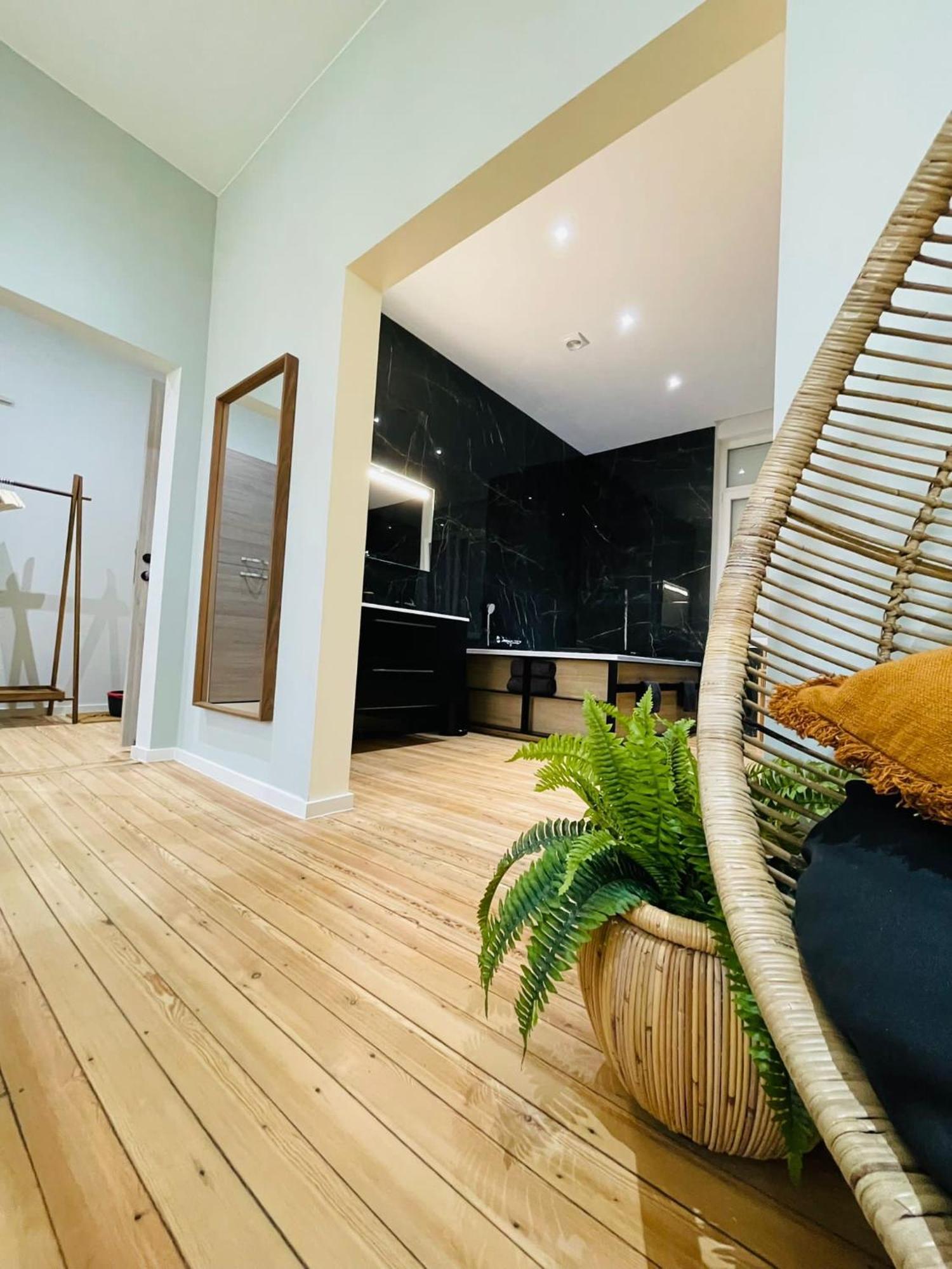 Appartement Exotique Avec Bain Balneo リエージュ エクステリア 写真