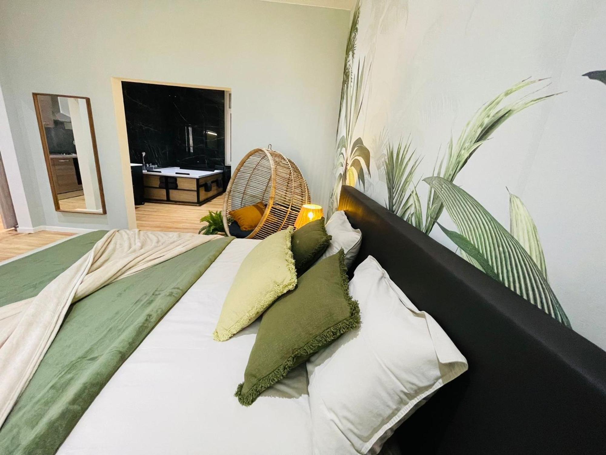 Appartement Exotique Avec Bain Balneo リエージュ エクステリア 写真